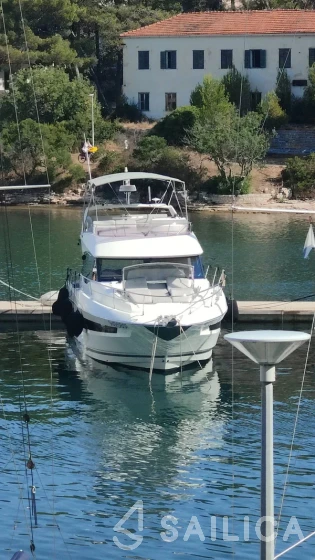 Prestige 46 - Yacht Charter Sailica