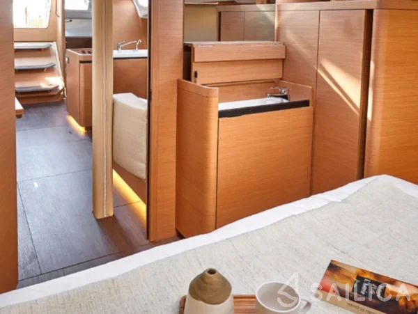 Sun Odyssey 410 - Yacht Charter Sailica