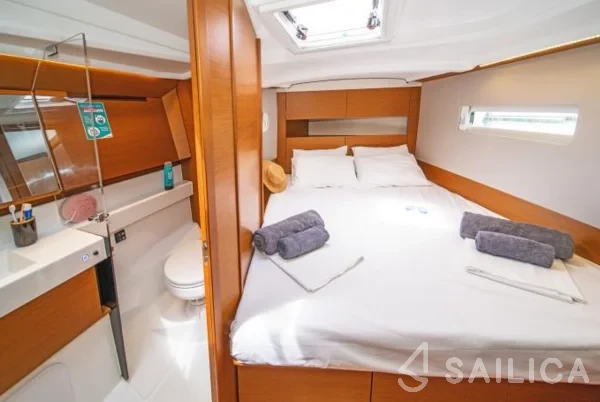 Sun Odyssey 410 - Yacht Charter Sailica