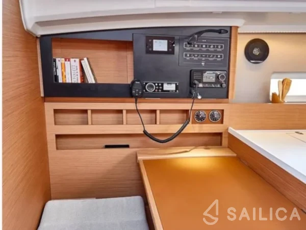 Sun Odyssey 410 - Yacht Charter Sailica