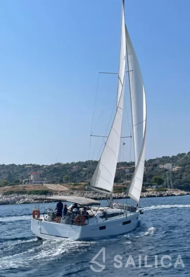 Sun Odyssey 410 - Yacht Charter Sailica