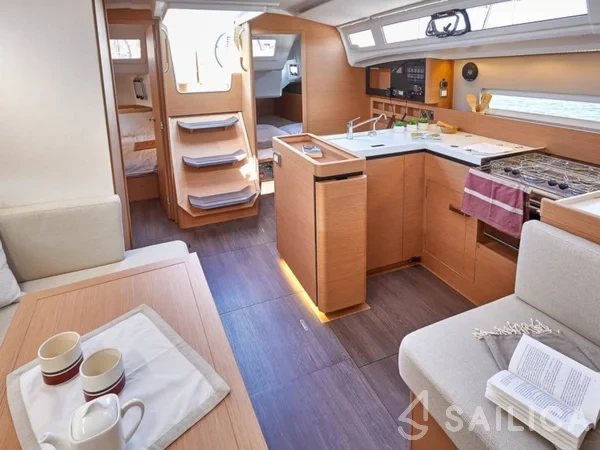 Sun Odyssey 410 - Yacht Charter Sailica