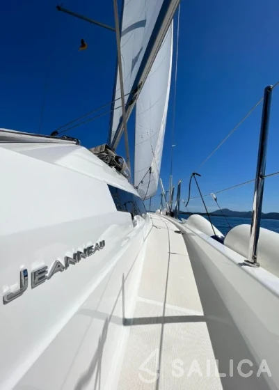 Sun Odyssey 410 - Yacht Charter Sailica