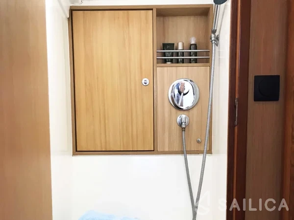 Bavaria 45 Cruiser - Yacht Charter Sailica