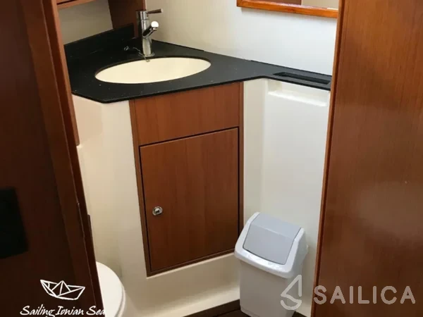 Bavaria 45 Cruiser - Yacht Charter Sailica