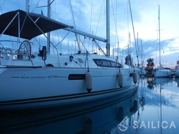 Sun Odyssey 42 DS - Yacht Charter Sailica