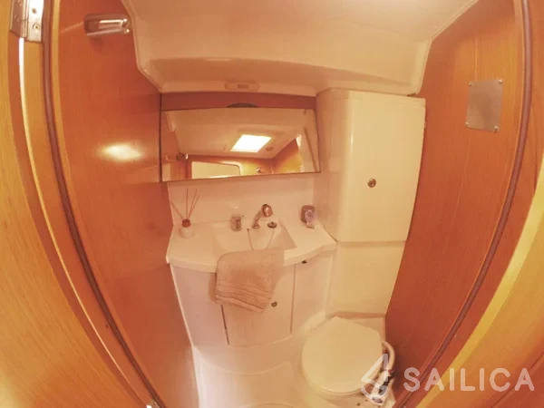Sun Odyssey 42 DS - Yacht Charter Sailica