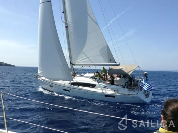 Sun Odyssey 42 DS - Yacht Charter Sailica