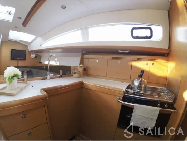 Sun Odyssey 42 DS - Yacht Charter Sailica