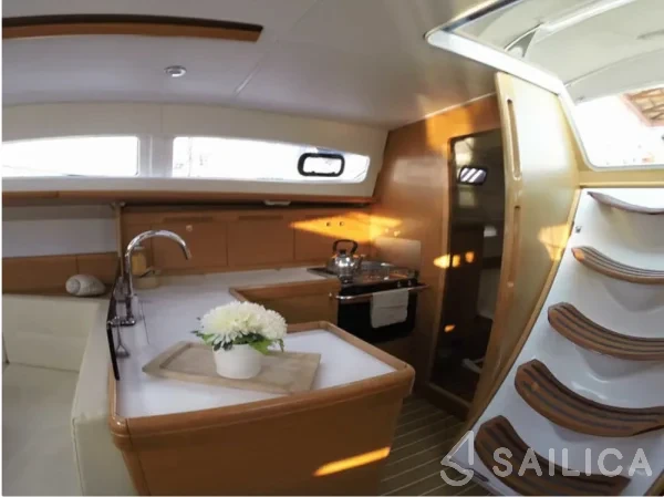 Sun Odyssey 42 DS - Yacht Charter Sailica