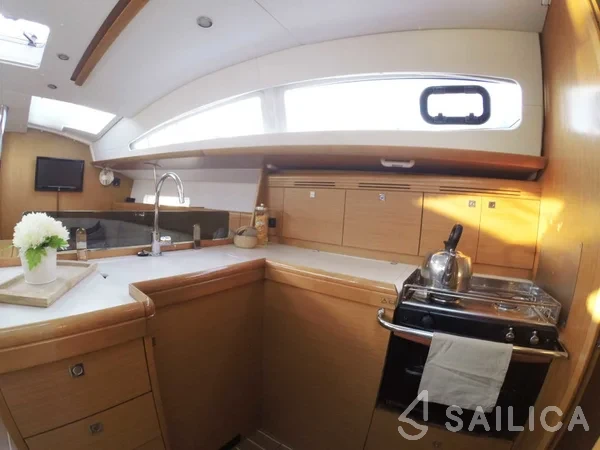 Sun Odyssey 42 DS - Yacht Charter Sailica