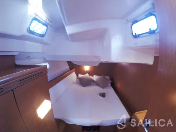 Sun Odyssey 42 DS - Yacht Charter Sailica