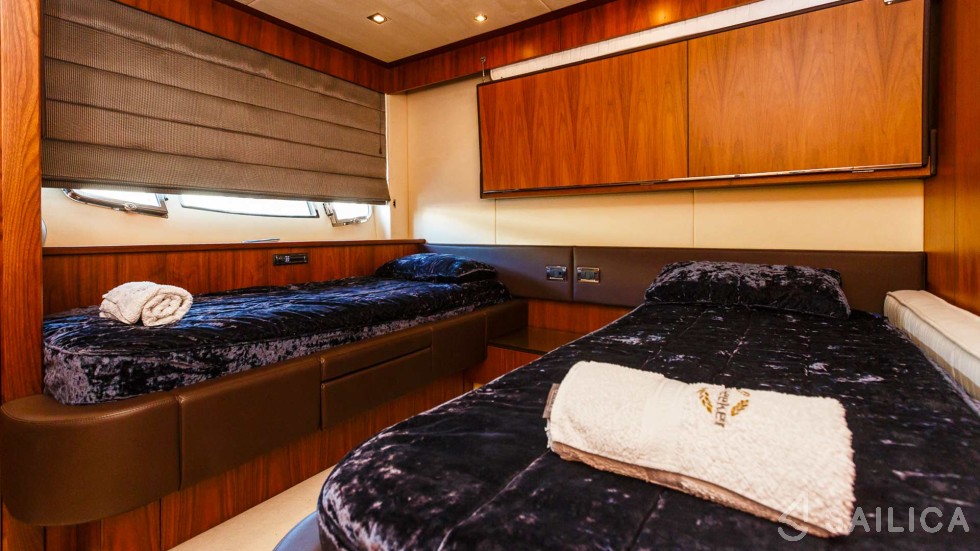 Sunseeker 86 - Yacht Charter Sailica