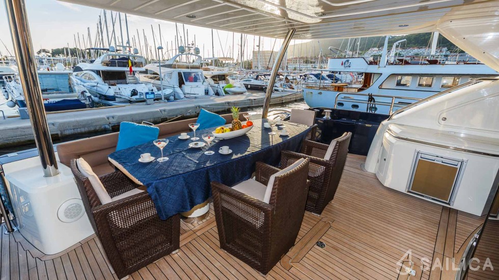 Sunseeker 86 - Yacht Charter Sailica