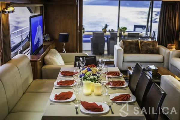 Sunseeker 86 - Yacht Charter Sailica