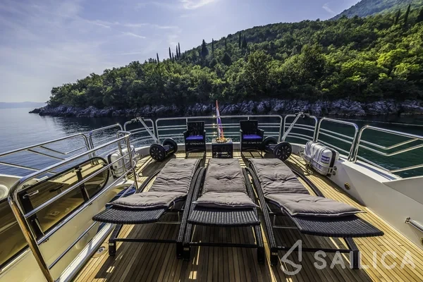 Sunseeker 86 - Yacht Charter Sailica