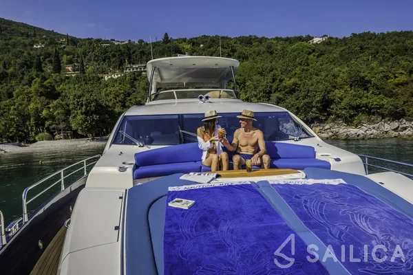 Sunseeker 86 - Yacht Charter Sailica