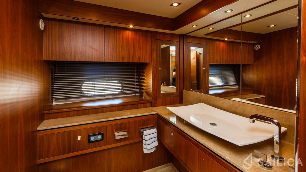 Sunseeker 86 - Yacht Charter Sailica