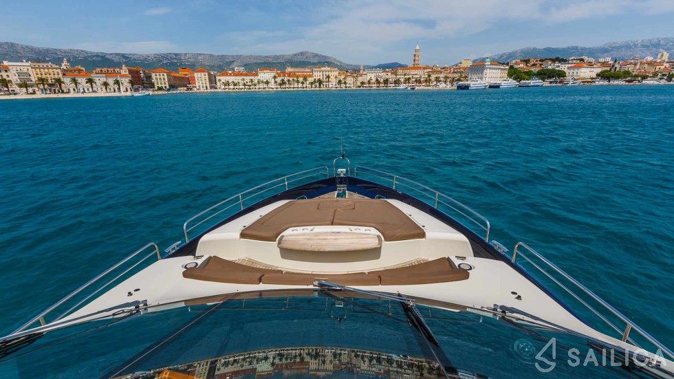 Sunseeker 86 - Yacht Charter Sailica