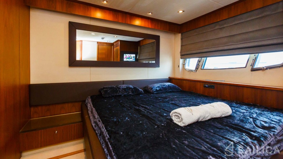 Sunseeker 86 - Yacht Charter Sailica