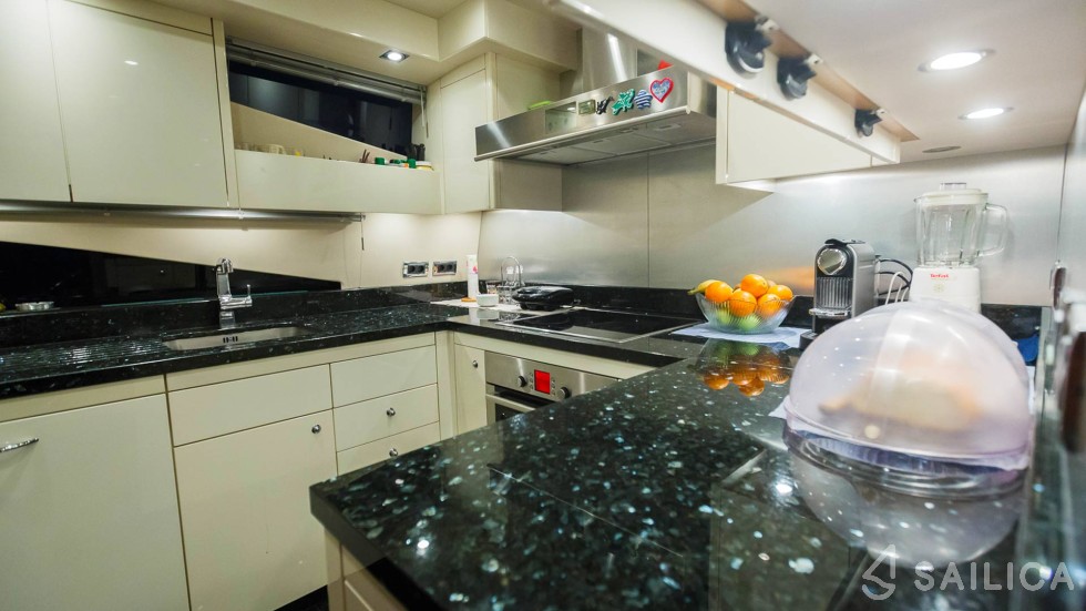 Sunseeker 86 - Yacht Charter Sailica