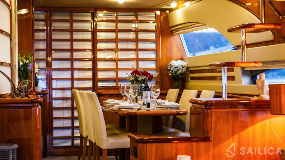 Ferretti 760 - Yacht Charter Sailica
