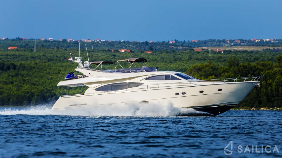 Ferretti 760 - Yacht Charter Sailica