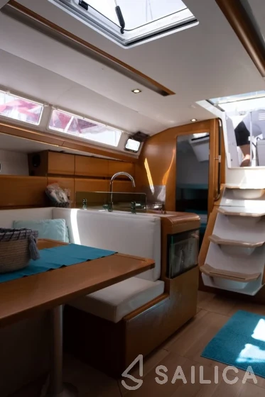 Sun Odyssey 419 - Yacht Charter Sailica