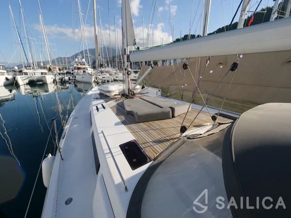 Hanse 455 - Yacht Charter Sailica