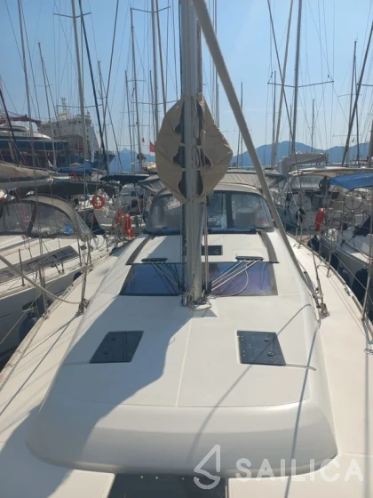 Dufour 410 GL - Yacht Charter Sailica