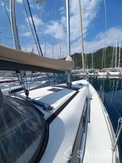 Dufour 410 GL - Yacht Charter Sailica