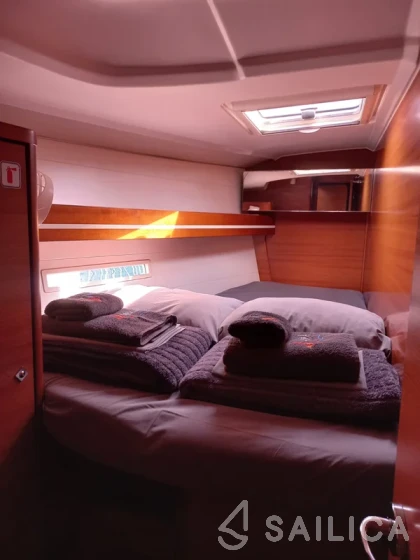 Dufour 450 GL - Yacht Charter Sailica