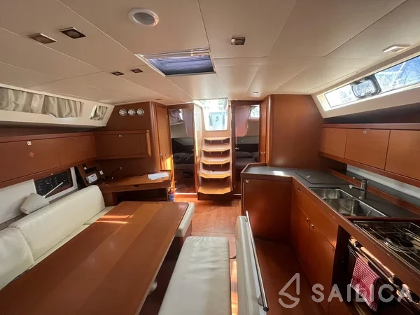 Oceanis 45 - Yacht Charter Sailica