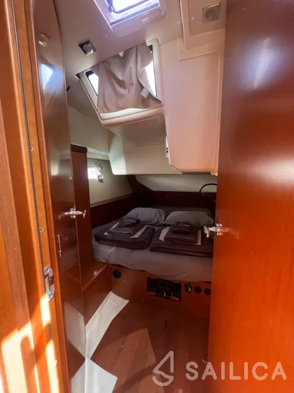 Oceanis 45 - Yacht Charter Sailica
