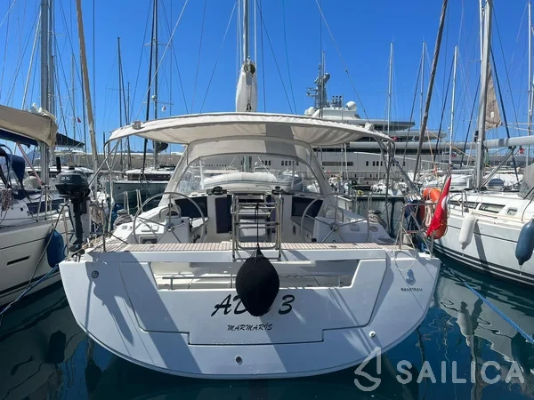 Oceanis 45 - Yacht Charter Sailica