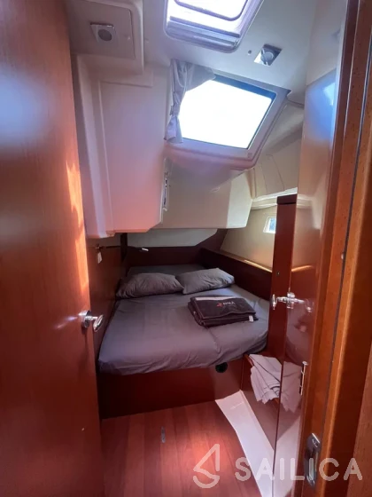 Oceanis 45 - Yacht Charter Sailica