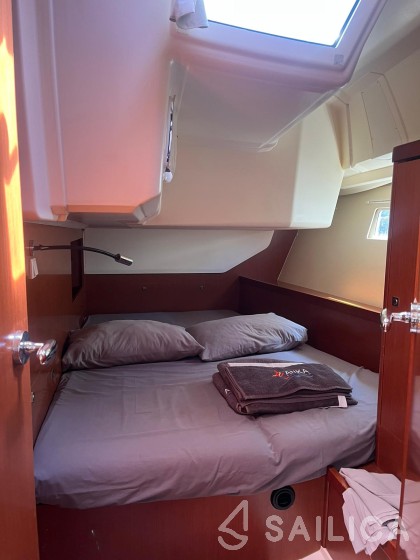 Oceanis 45 - Yacht Charter Sailica