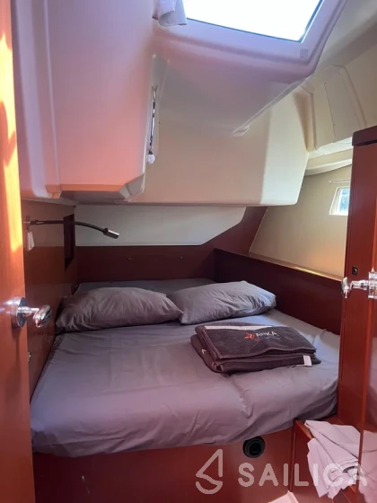Oceanis 45 - Yacht Charter Sailica