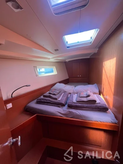 Oceanis 45 - Yacht Charter Sailica