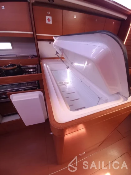 Dufour 450 GL - Yacht Charter Sailica