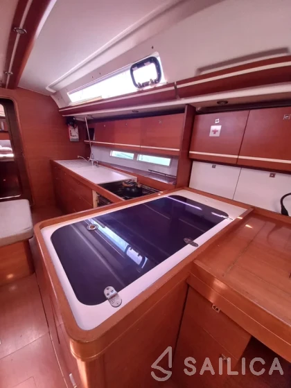 Dufour 450 GL - Yacht Charter Sailica