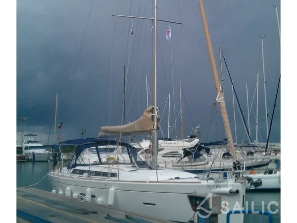 Dufour 450 GL - Yacht Charter Sailica