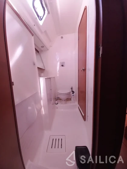 Dufour 450 GL - Yacht Charter Sailica