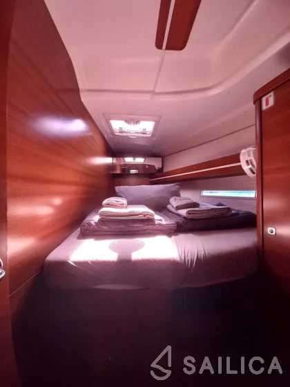 Dufour 450 GL - Yacht Charter Sailica