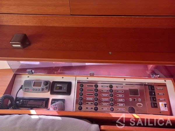 Dufour 500 GL - Yacht Charter Sailica