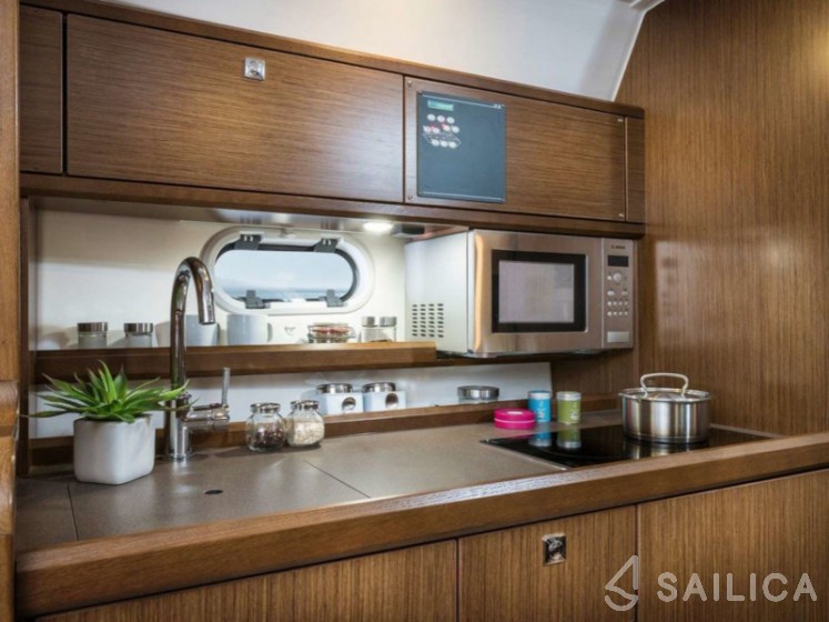 Bavaria S32 Open - Yacht Charter Sailica
