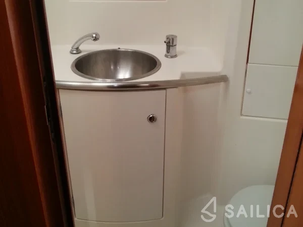 Oceanis 473 - Yacht Charter Sailica