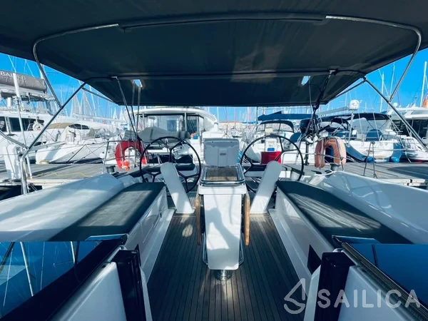 Hanse 418 - Yacht Charter Sailica