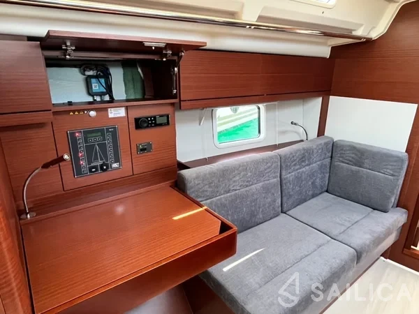 Hanse 418 - Yacht Charter Sailica