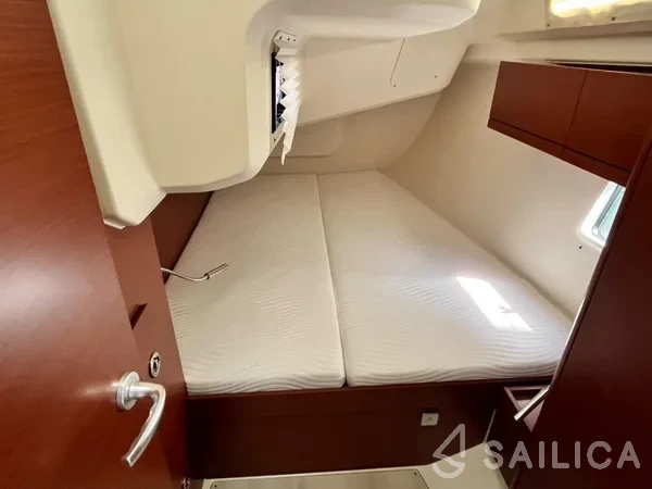 Hanse 418 - Yacht Charter Sailica